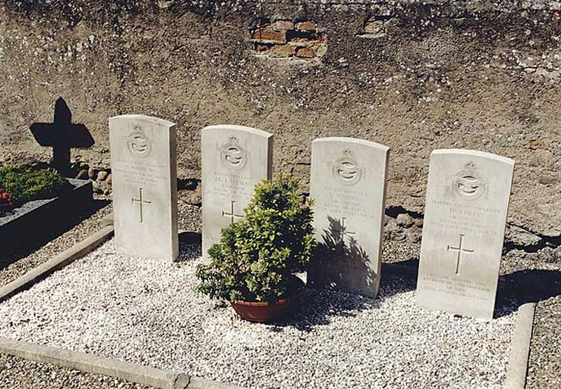 Vue d'ensemble des monuments funéraires de soldats anglais.