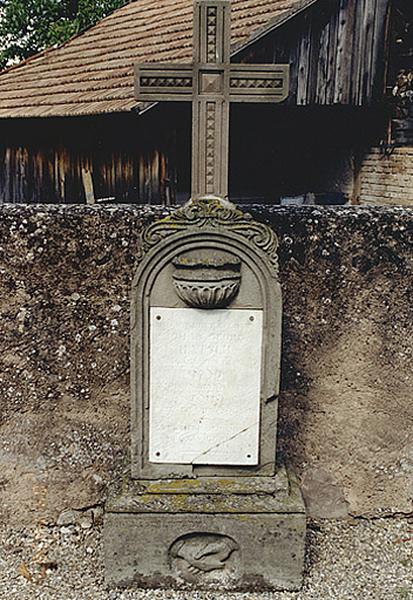 Vue d'ensemble du monument funéraire No 4.