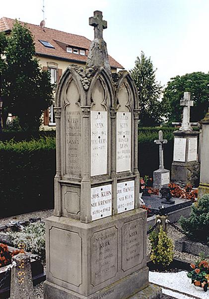 Vue d'ensemble du monument funéraire No 9.