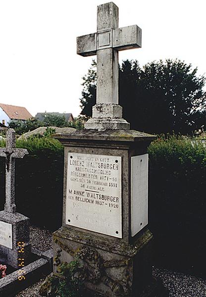 Vue d'ensemble du monument funéraire No 10.