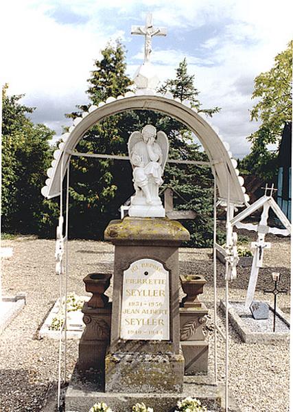 Vue d'ensemble du monument funéraire No 1.