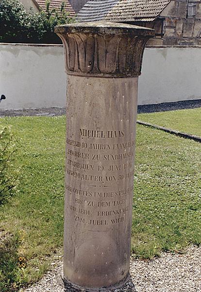 Vue d'ensemble du monument funéraire No 1 (de M. Haas).