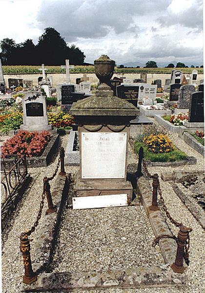 Vue d'ensemble du monument funéraire No 4 (de J. J. Stahl).