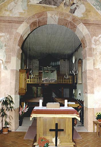 Vue de l'arc triomphal, de la nef et de la tribune d'orgue, prise depuis le choeur.