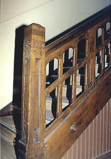 Vue de l'escalier principal et de la rampe.