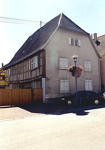 Vue de trois quarts du logis, depuis le nord-est.