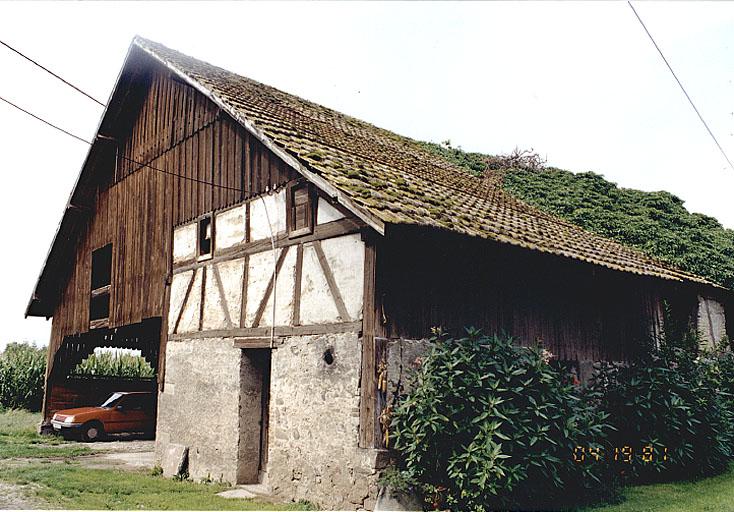 Vue du hangar agricole, depuis le nord-est.