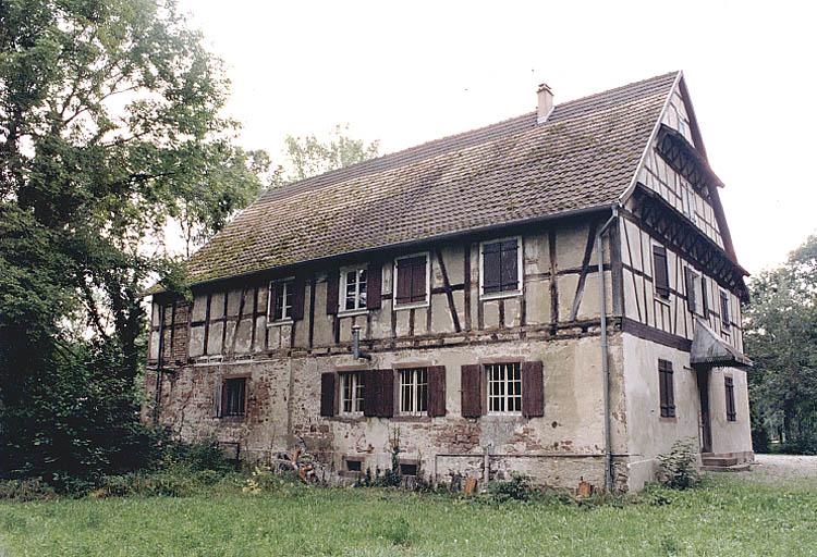 Vue de trois quarts du logis.