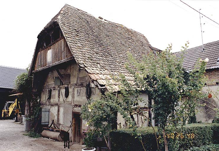 Vue du pignon et de la loggia en encorbellement de la maison No 7, rue du Moulin.