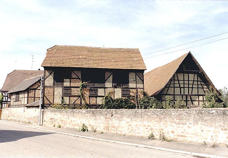Vue d'ensemble de la ferme, prise depuis le sud-est.