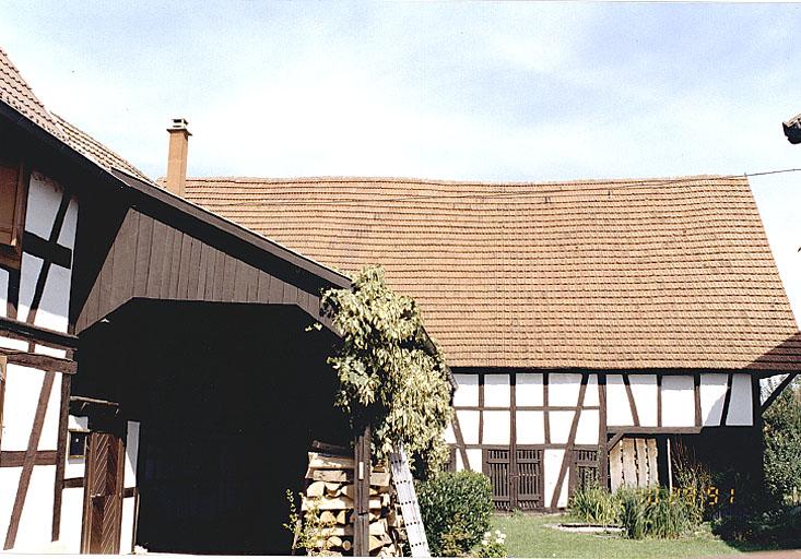 Vue de la grange, prise depuis le sud.