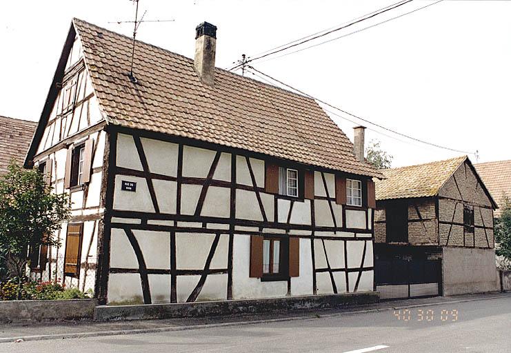 Vue d'ensemble de la ferme No 78, rue du Général-de-Gaulle.