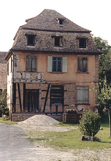 Vue du logis depuis la rue.