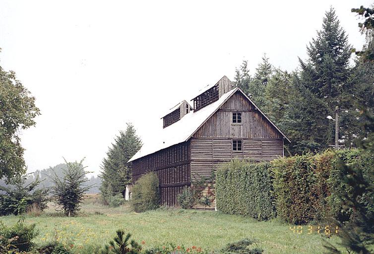Vue d'ensemble du séchoir communal, rue du Tilleul.