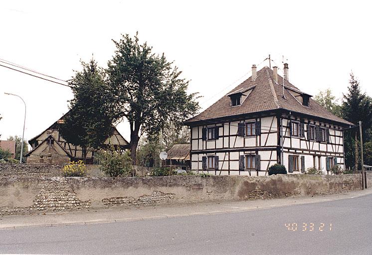 Vue d'ensemble du logis de la ferme, No 12, rue Haegel, prise depuis le sud-est.