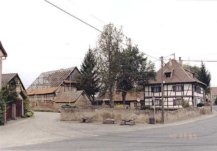 Vue d'ensemble de la ferme, No 12, rue Haegel, prise depuis le sud.