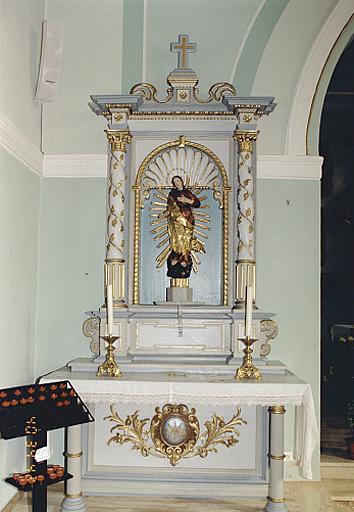 Vue d'ensemble de l'autel secondaire de la Vierge.