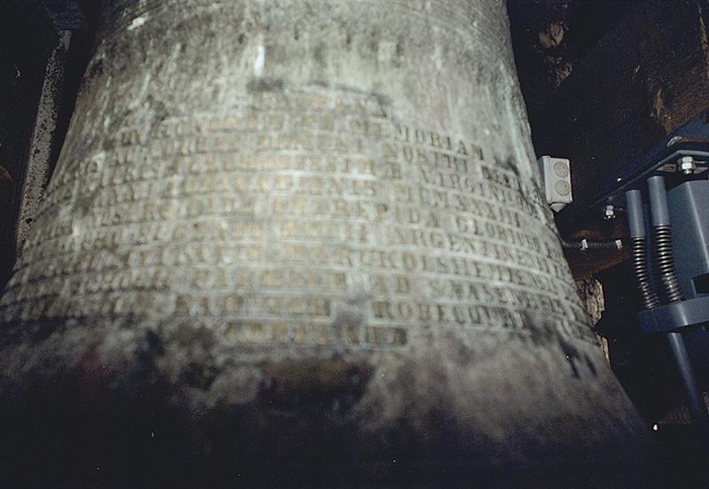 Cloche No 2 : détail de l'inscription.