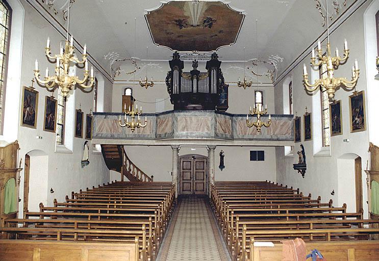 Vue de la nef et de la tribune d'orgue, prise depuis le choeur.