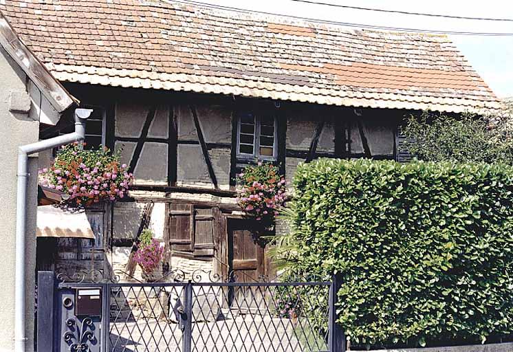 Vue du logis secondaire de la maison No 27, rue Principale.