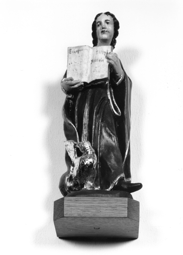 Statuette de saint Jean l'Evangéliste.