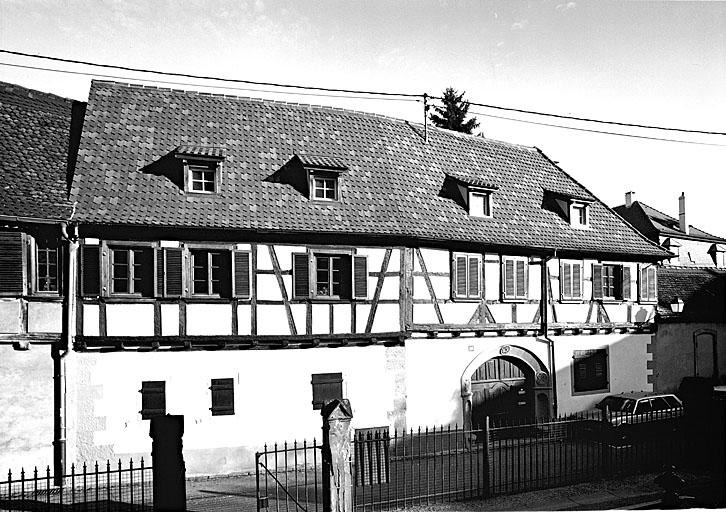 Vue de l'élévation sur rue après restauration.