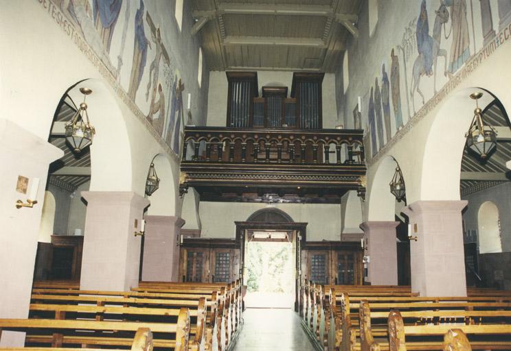 Vue de la nef vers la tribune d'orgue