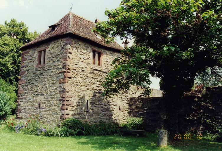 Logis, tour nord-ouest, vue depuis le sud