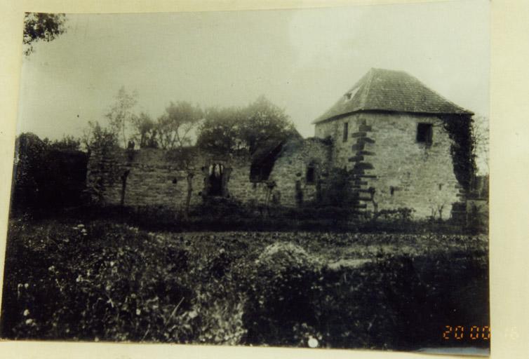 Le château vu du nord. Reproduction d'une photographie ancienne (propriété privée).