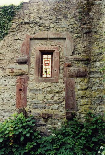 Logis, mur nord, porte primitive.