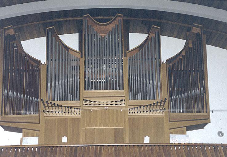 Vue d'ensemble de face de l'orgue.