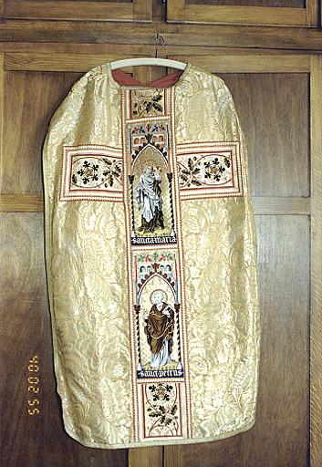 Vue d'ensemble de la face postérieure d'une chasuble.