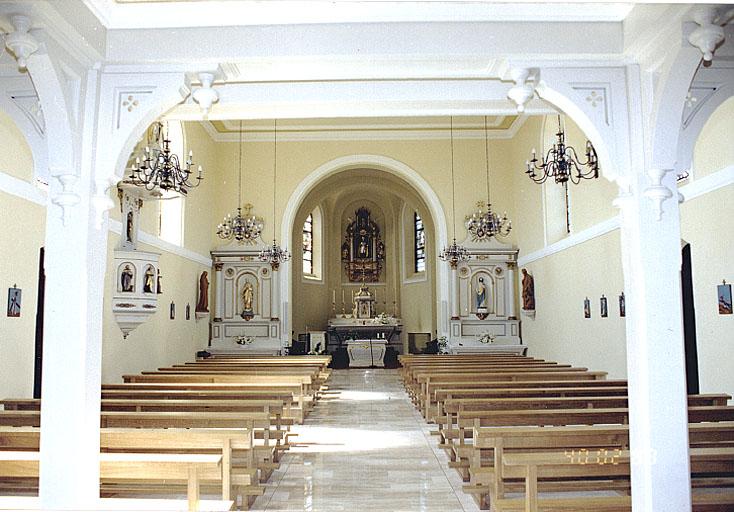 Vue de la nef et du choeur, prise depuis la tribune d'orgue.