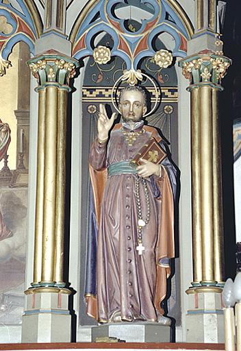 Vue d'ensemble d'une statue de saint Ignace de Loyola.