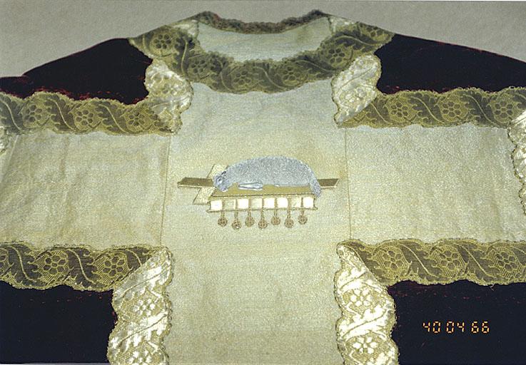 Détail de l'Agneau mystique rapporté sur le revers de la chasuble.