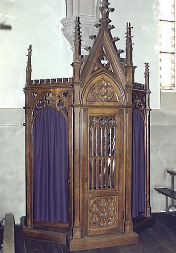 Lambris de demi-revêtement, fauteuil de célébrant, 8 stalles de célébrant, 2 tabourets de célébrant, crédence, 2 confessionnaux style néo-gothique