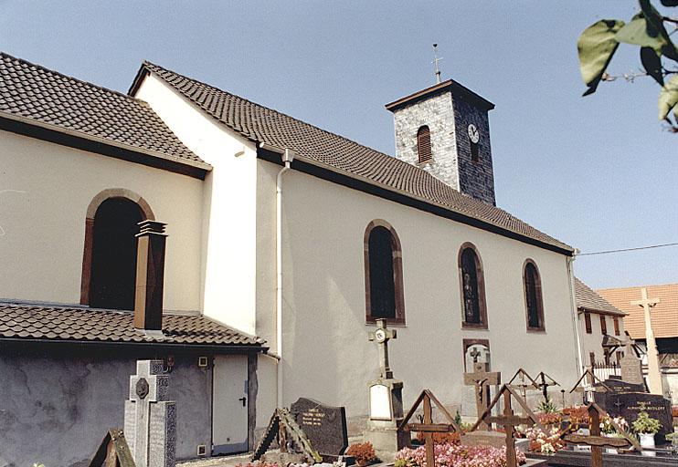 Vue en léger trois quarts du choeur, de la nef et du campanile, prise depuis le nord-est.