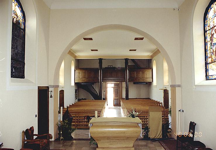 Vue du choeur, de la nef et de la tribune d'orgue depuis l'est.