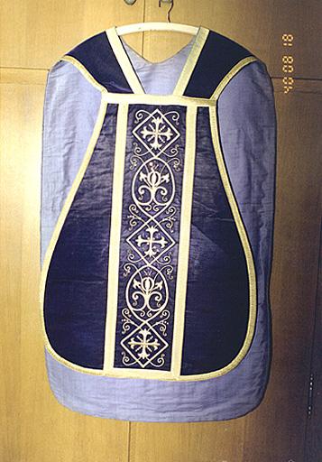 Vue d'ensemble de l'avers d'une chasuble.