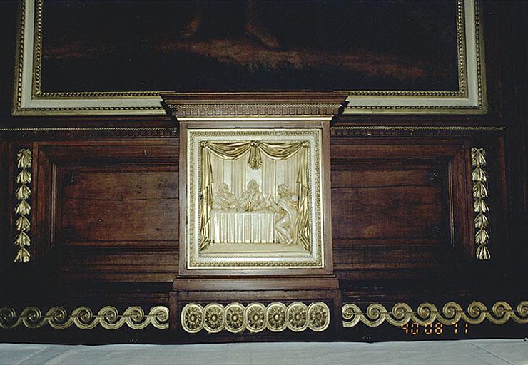 Vue d'ensemble de face du tabernacle.