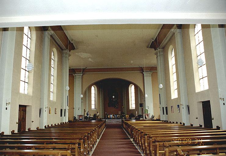 Vue de la nef et du choeur, prise depuis la tribune d'orgue.