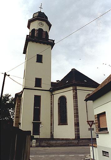 Vue du clocher et du choeur, prise depuis l'est.