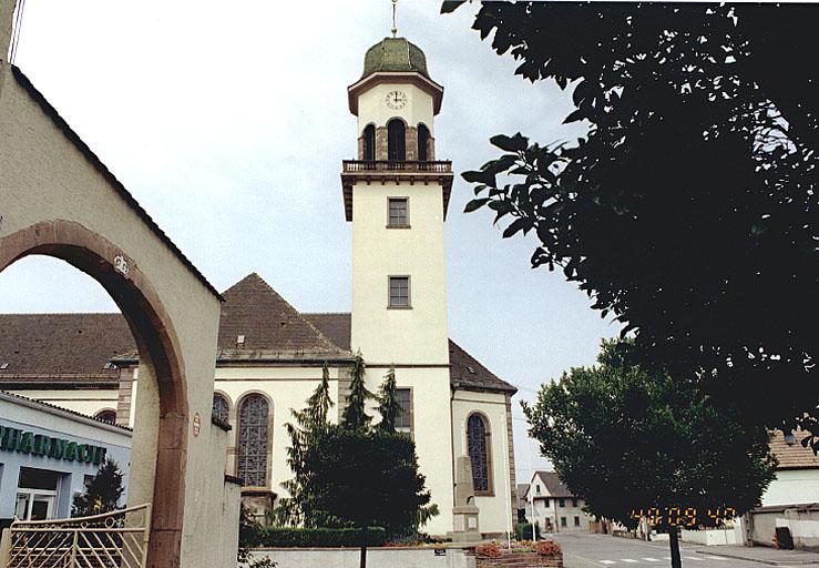 Vue de la nef, du bras du transept, du clocher, du choeur, prise depuis le sud.