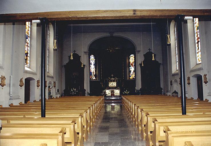 Vue intérieure du choeur et de la nef depuis la tribune d'orgue.