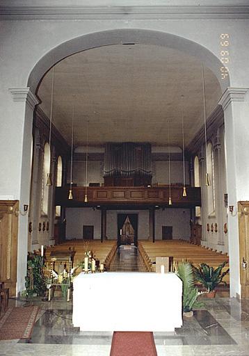 Vue intérieure de la nef et du choeur depuis le choeur.