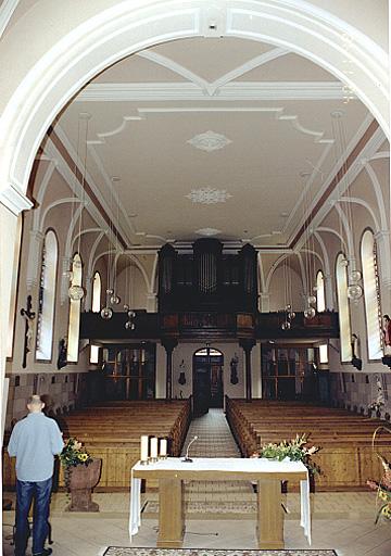 Vue de la nef et de la tribune d'orgue depuis le choeur.