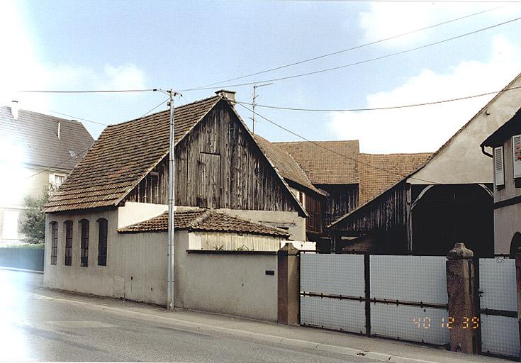 Vue de l'atelier (?), du logement, de la grange, prise depuis le sud-est.