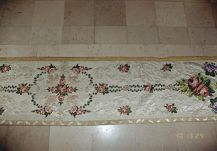 Tapis de dessus d'autel : détail de la partie centrale.
