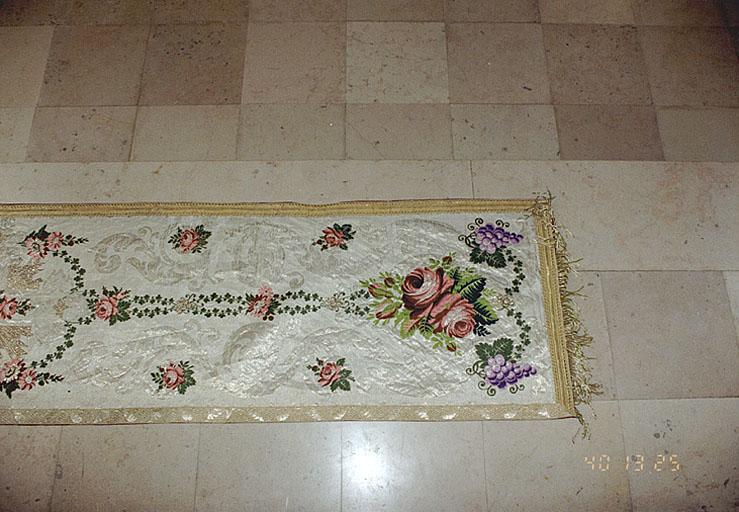 Tapis de dessus d'autel : détail d'une extrémité.