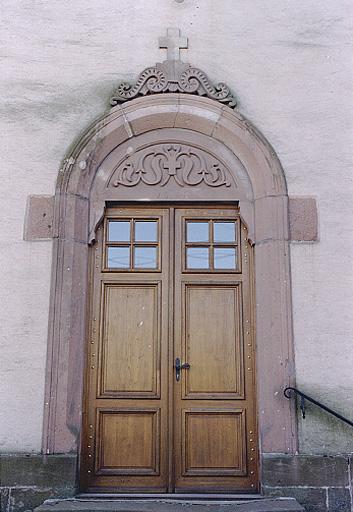 Vue de la porte principale.